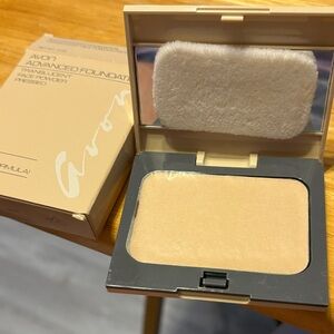 Avon Advanced Foundation Pressed Powder - Cream light